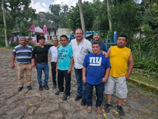 Adrián Naveda impulsa diálogo ciudadano en asamblea de Teocelo
