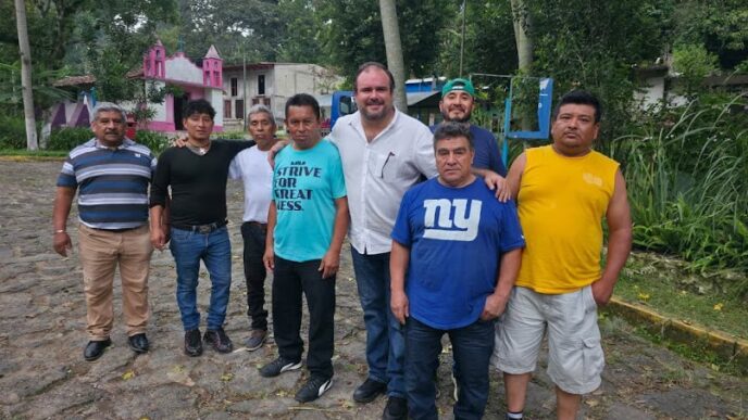 Adrián Naveda impulsa diálogo ciudadano en asamblea de Teocelo