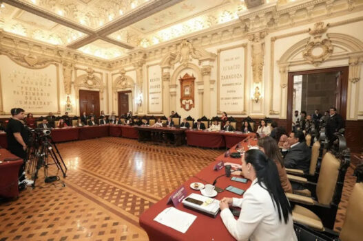 Reforma de Sheinbaum reduciría regidurías en cabildo de Puebla