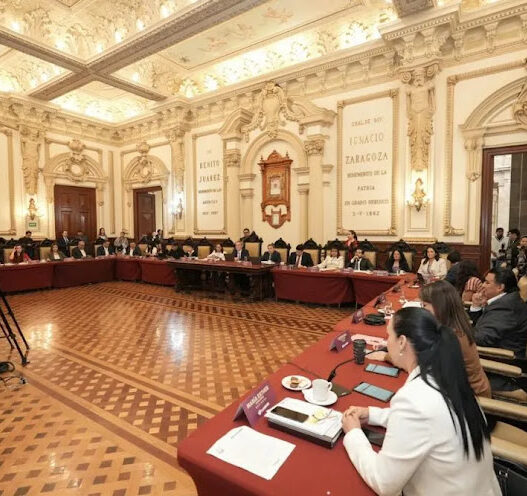 Reforma de Sheinbaum reduciría regidurías en cabildo de Puebla
