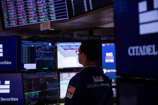 Nvidia crece, Azul se reestructura y el dólar se estabiliza