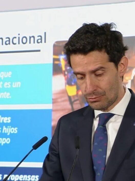 UNESCO alerta por riesgos de IA y uso excesivo de pantallas en menores