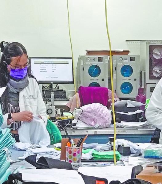 Industria del vestido dona excedentes a familias vulnerables en Jalisco