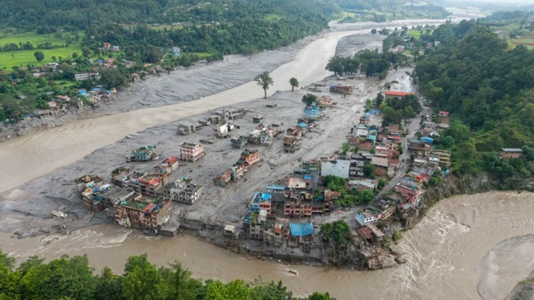 Colapso de glaciar causa alud e inundaciones en Nepal y Tíbet
