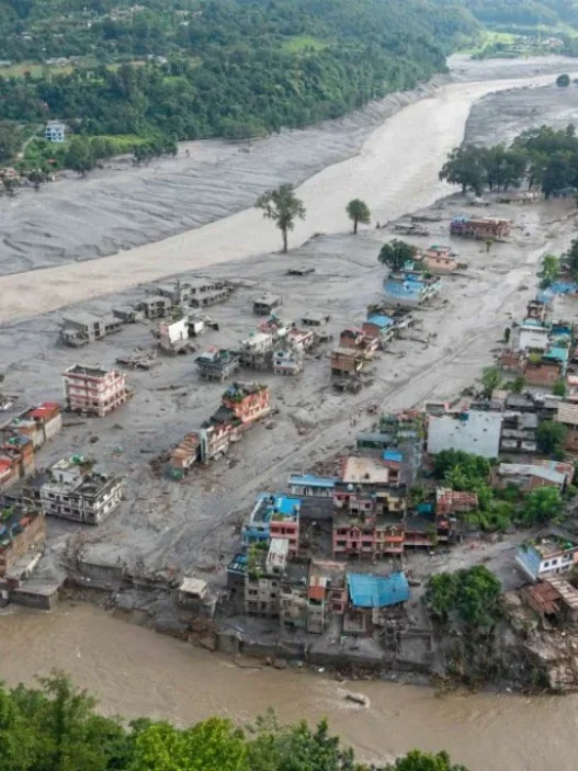 Colapso de glaciar causa alud e inundaciones en Nepal y Tíbet
