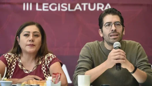 Morena CDMX abre debate sobre inteligencia artificial en escuelas