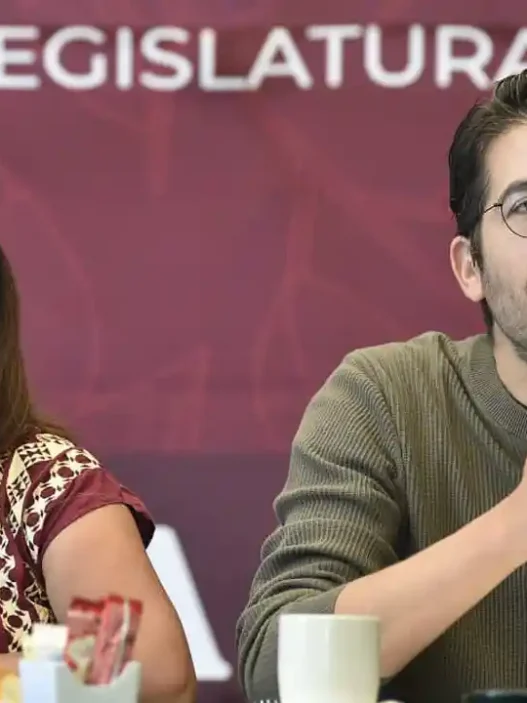 Morena CDMX abre debate sobre inteligencia artificial en escuelas