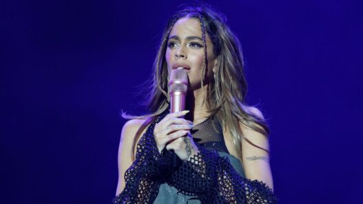 Tini Stoessel habla del duelo por su padre en concierto en Bogotá