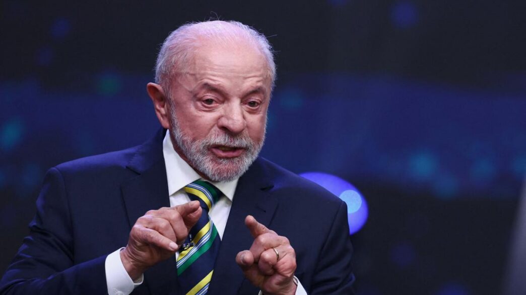 Lula y Flávio Bolsonaro disputan la presidencia de Brasil