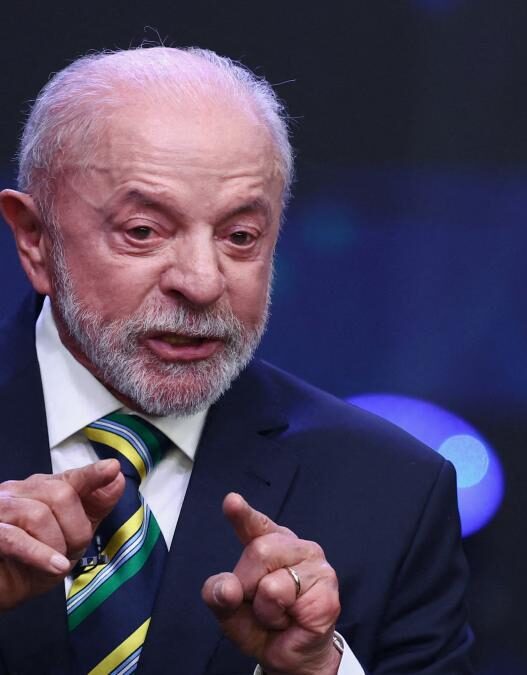 Lula y Flávio Bolsonaro disputan la presidencia de Brasil