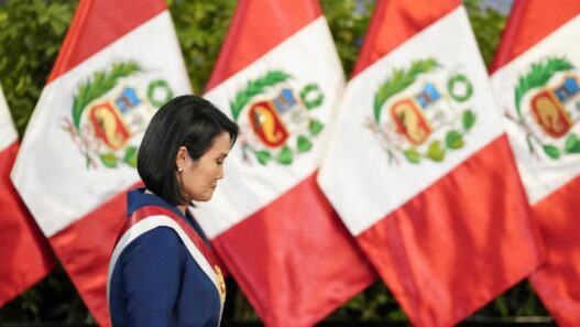 Perú autoriza a Fujimori a gobernar por decreto ante violencia