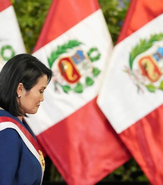 Perú autoriza a Fujimori a gobernar por decreto ante violencia