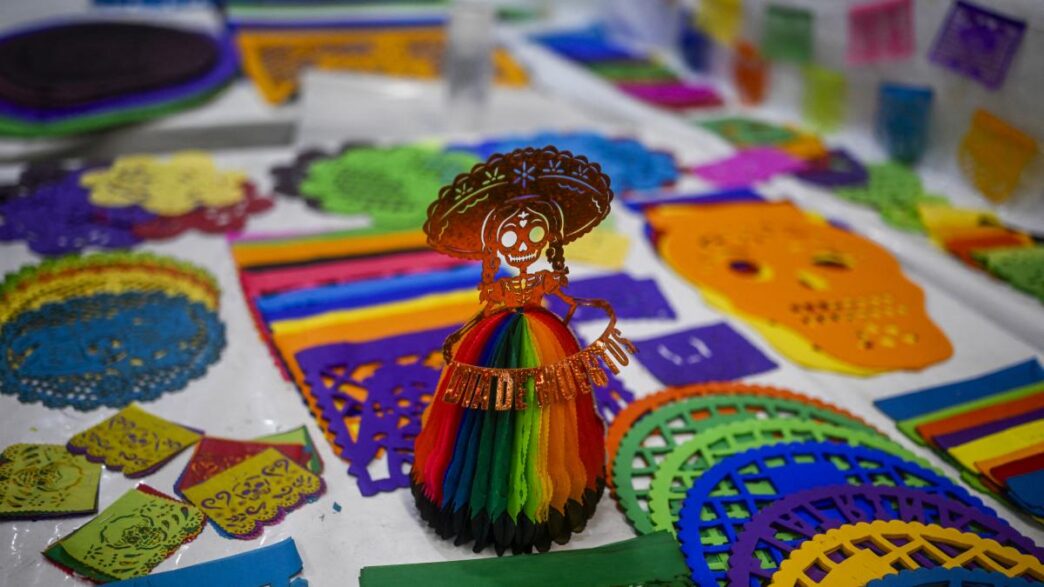 Papel picado de Huixcolotla impulsa tradición y exportaciones