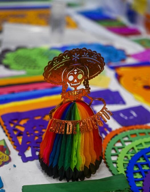 Papel picado de Huixcolotla impulsa tradición y exportaciones